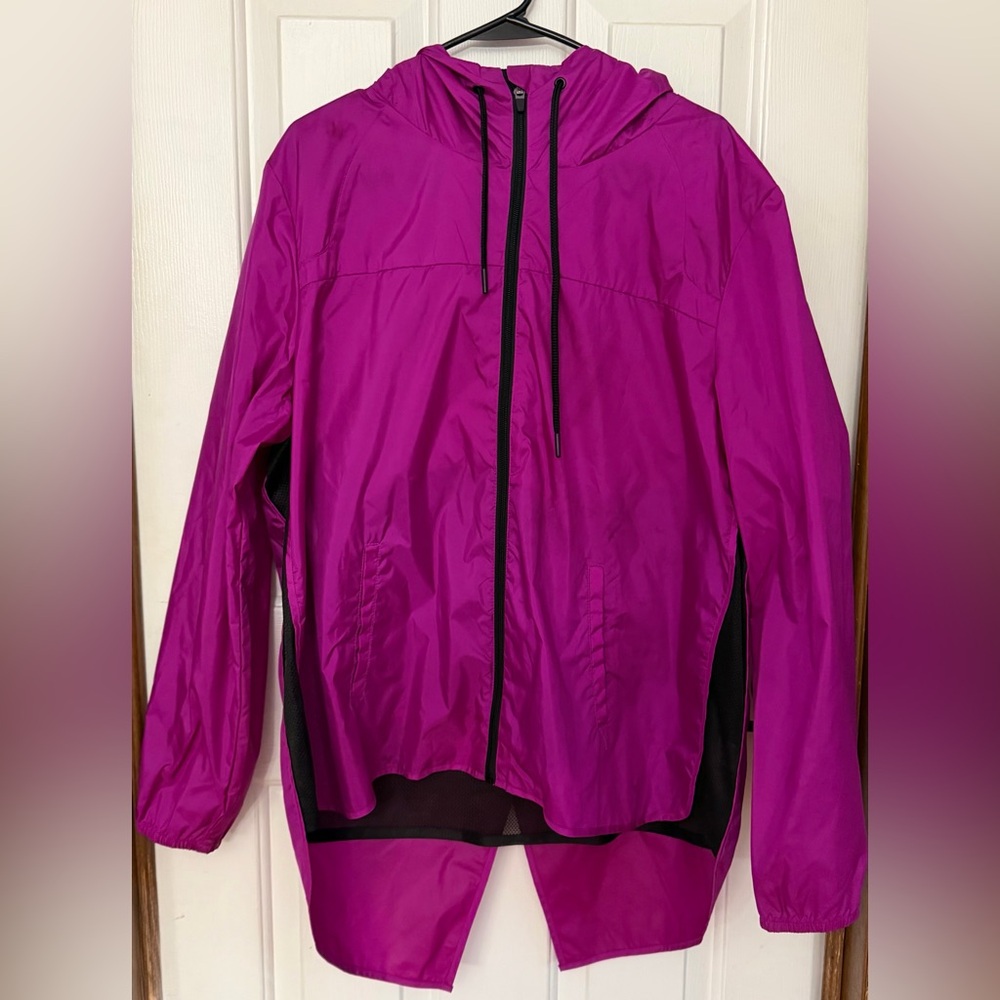 Zelos Vibrant magenta hooded windbreaker with split hem in back